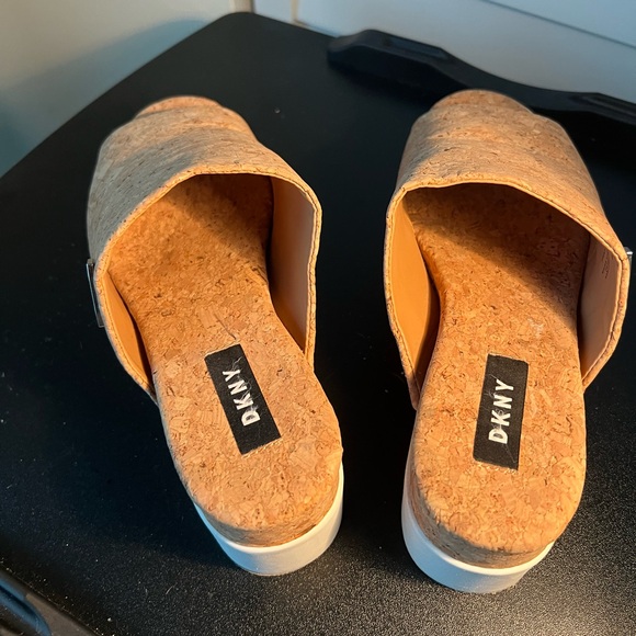 DKNY Cork Platform Slides Size 6 - Picture 5 of 7